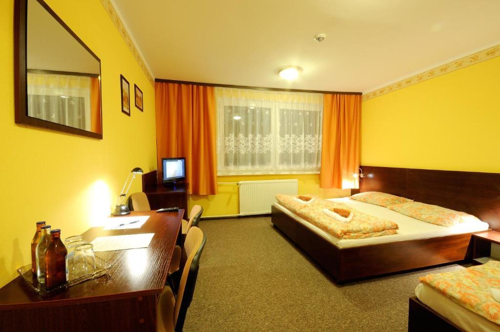 Hotel Gambit I Restauracja Cieszyn Cieszyn  Buitenkant foto